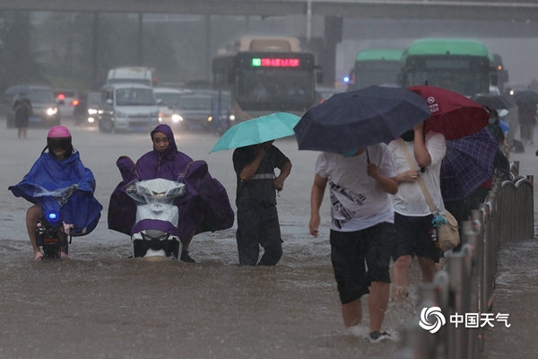 河南多地暴雨已至 局地将有特大暴雨